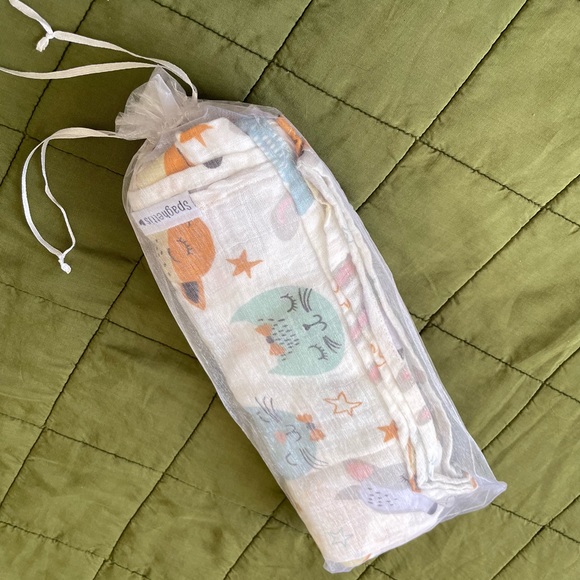 New baby muslin blanket with gift bag - Picture 2 of 3